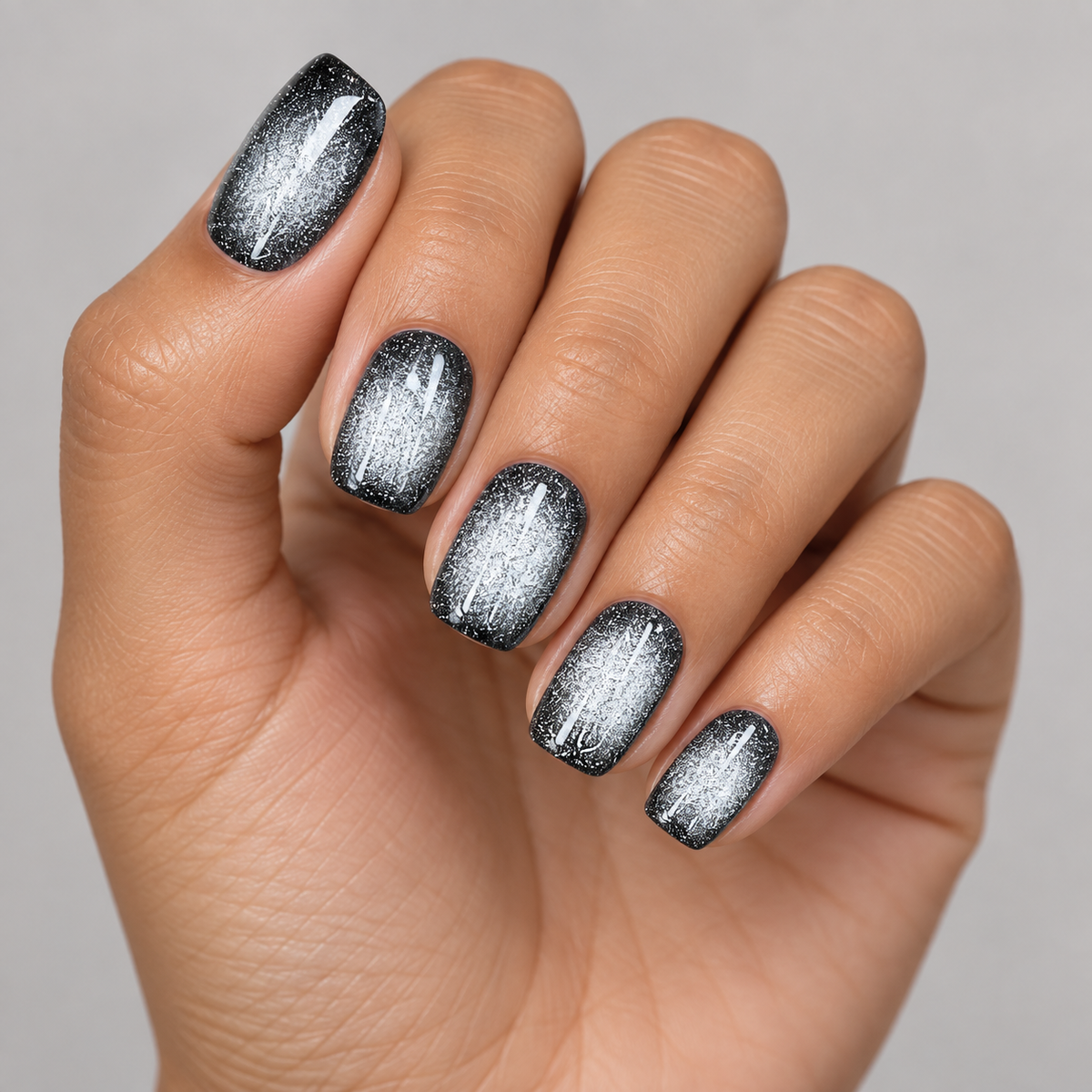 Silver Eclipse | Black & Silver Short Cat-Eye Nails
